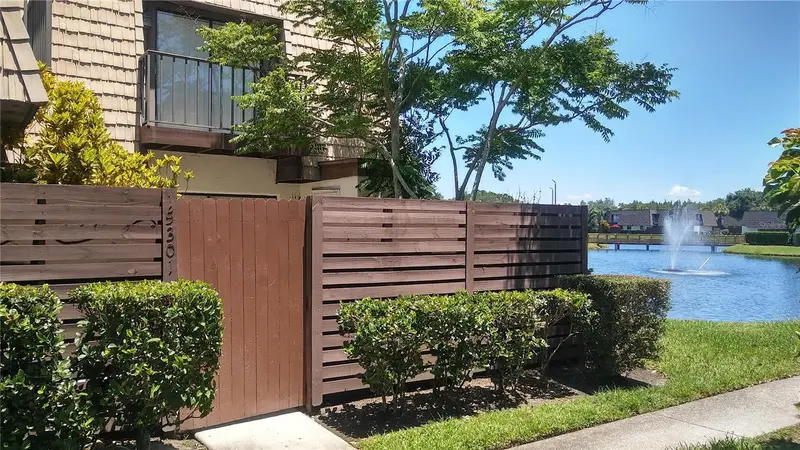 15301 W Pond Woods Dr #303, FL