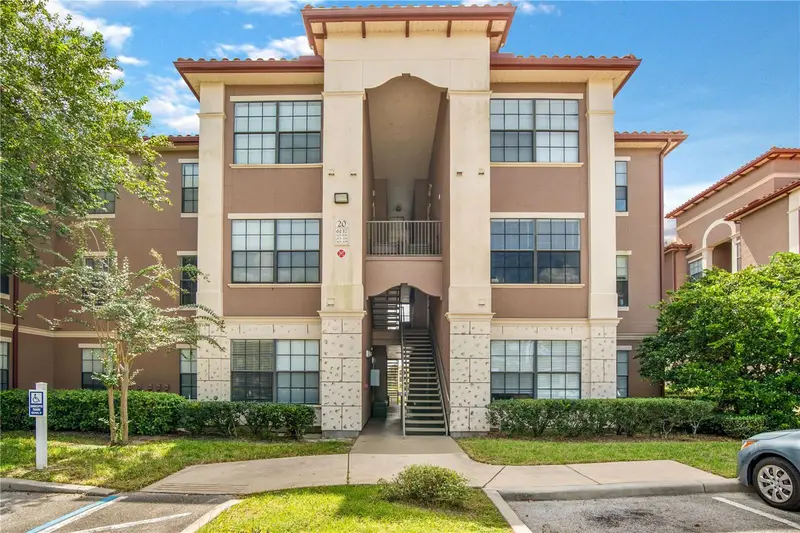 6137 Metrowest Blvd #106, FL