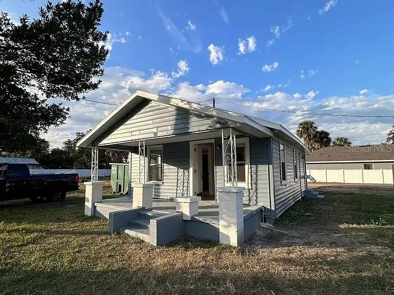 806 W 11th St, FL
