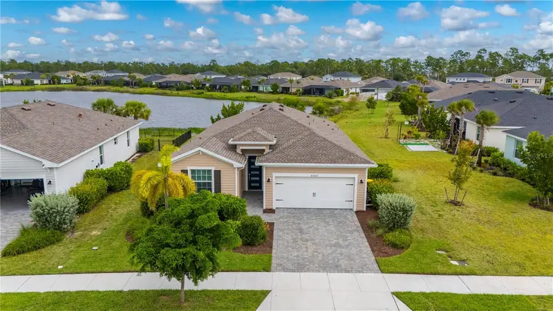 43572 Treadway Dr, FL