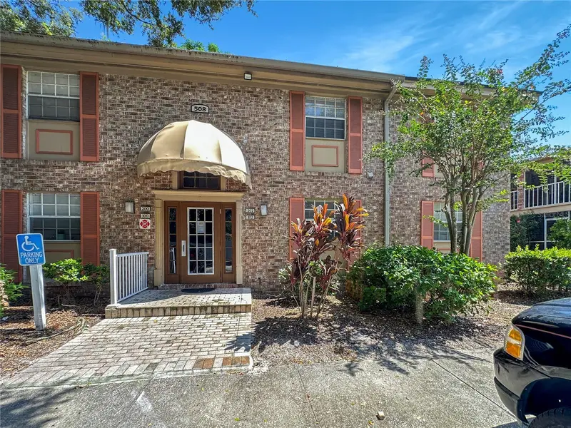 508 Banyon Tree Cir #200, FL