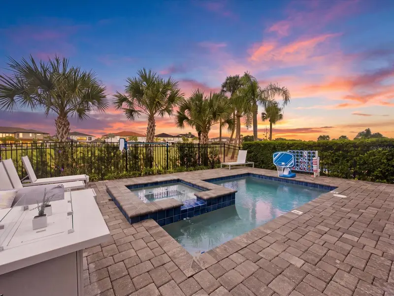 1104 Castle Pines Ct, FL
