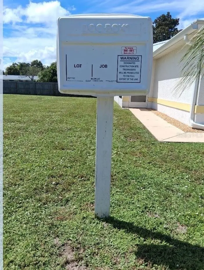 Golden Circle Nw, FL