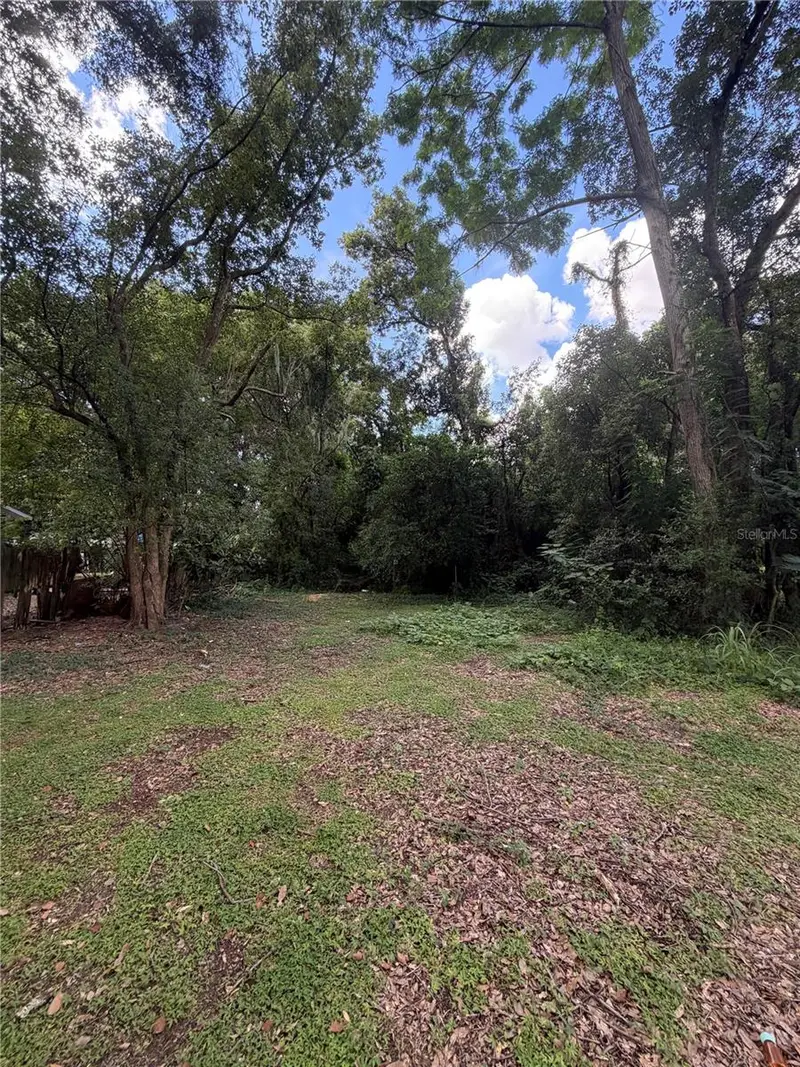 N Rhodes St, FL