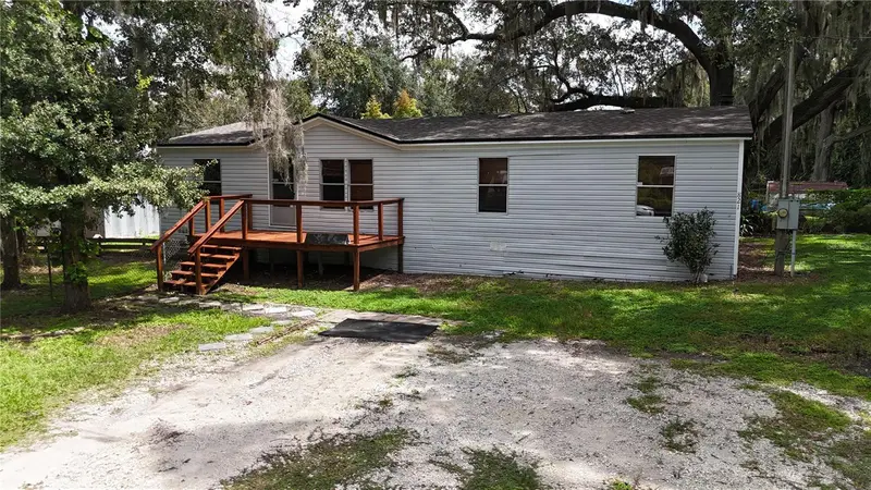 821 Navajo Dr, FL