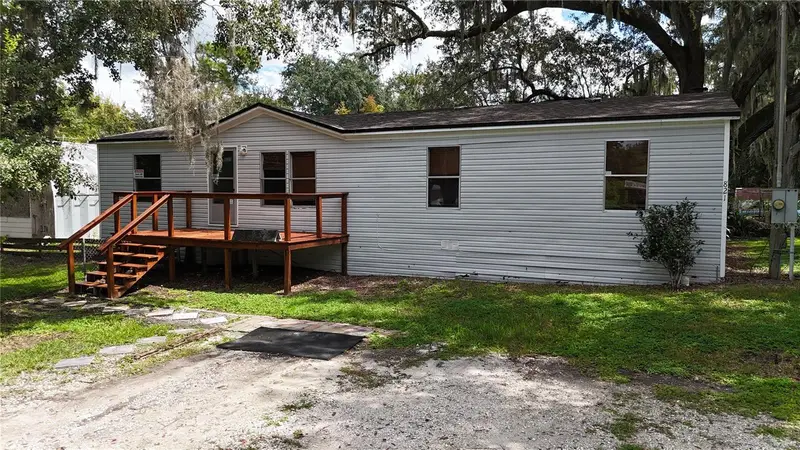821 Navajo Dr, FL