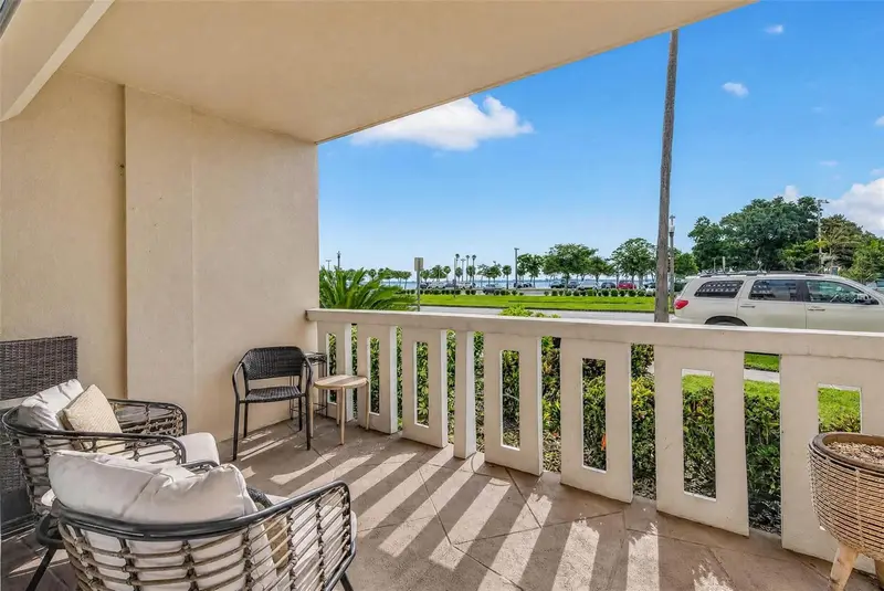 1200 N Shore Dr Ne #104, FL