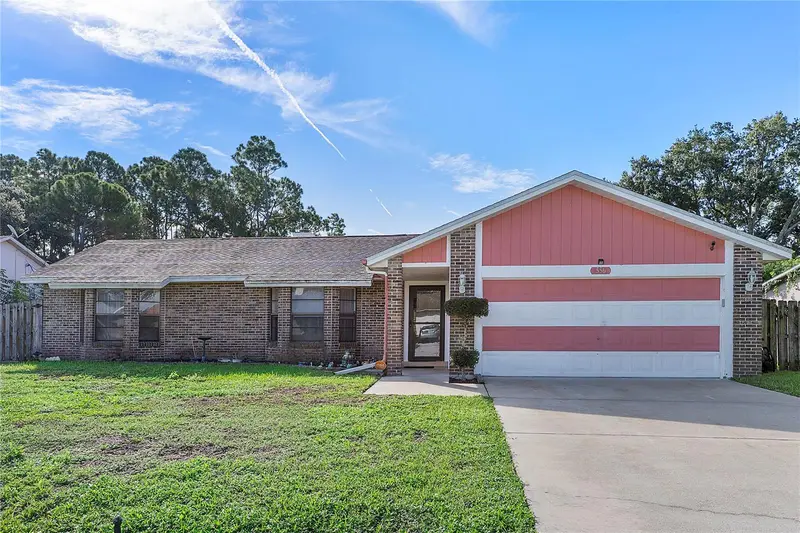 556 Awin Cir Se, FL