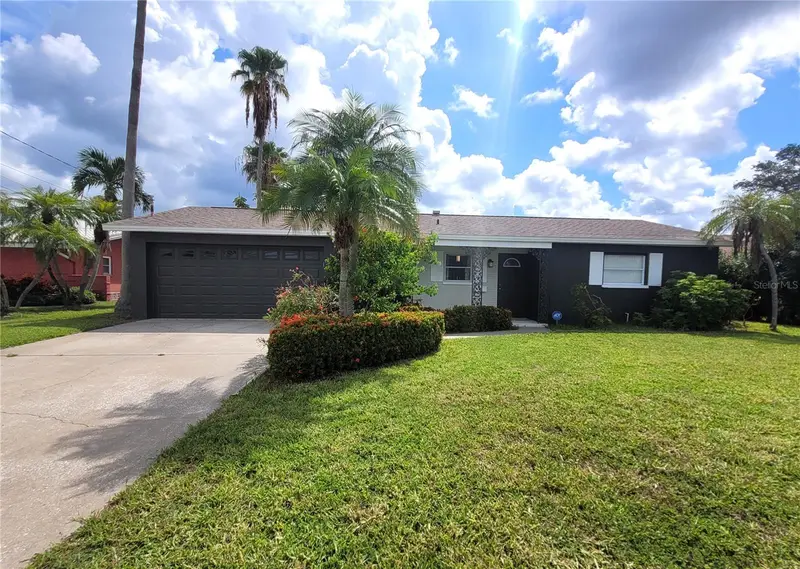 137 Midway Is, FL