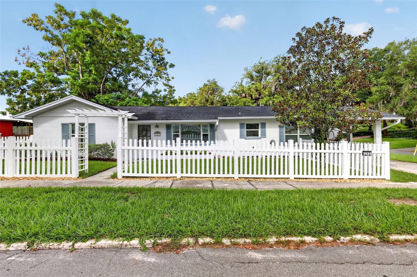 111 S Clayton St, FL