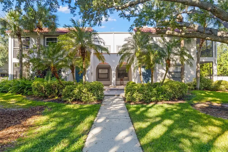 484 Santa Cruz Pl Ne #E, FL