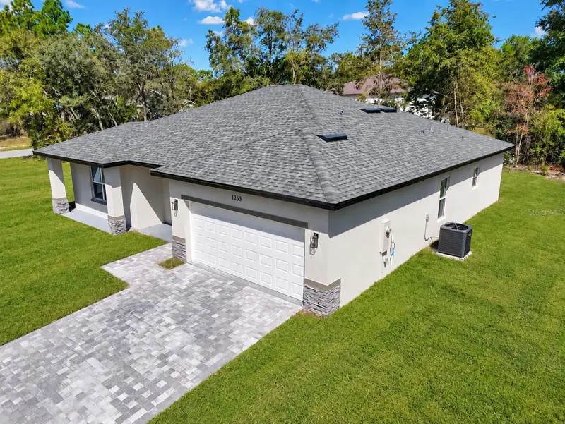 1263 W Fan Dr, FL