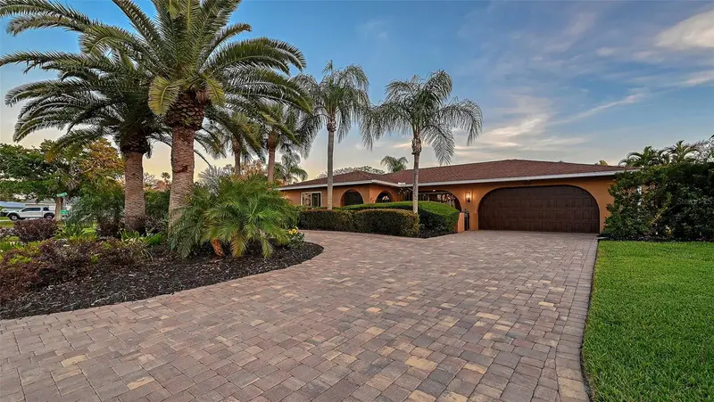 7137 Westmoreland Dr, FL