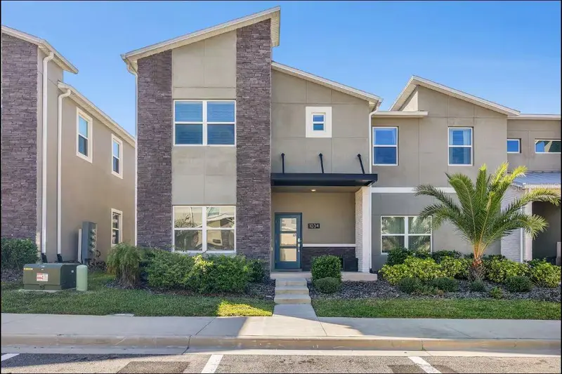 1034 Splash Shot Pl, FL