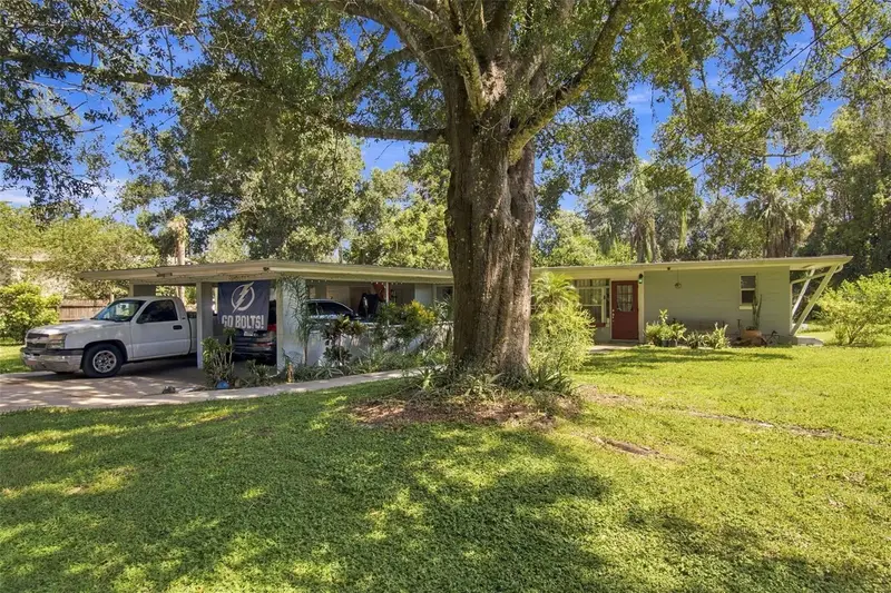 10803 N Oregon Cir, FL