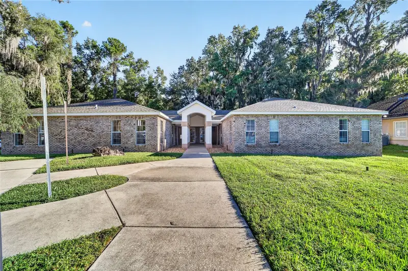 1315 Se 25th Loop, FL