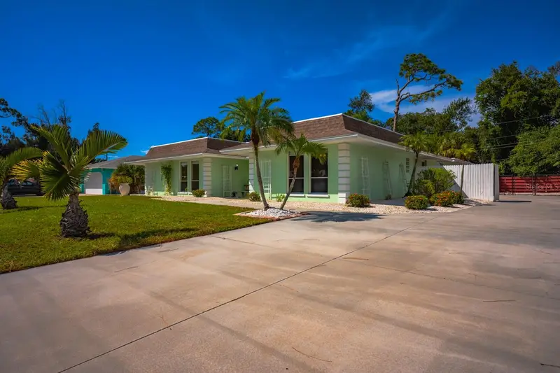 2339 Riverwood Pines Dr, FL