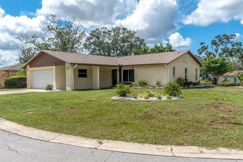 10531 Meadow Hill Dr, FL