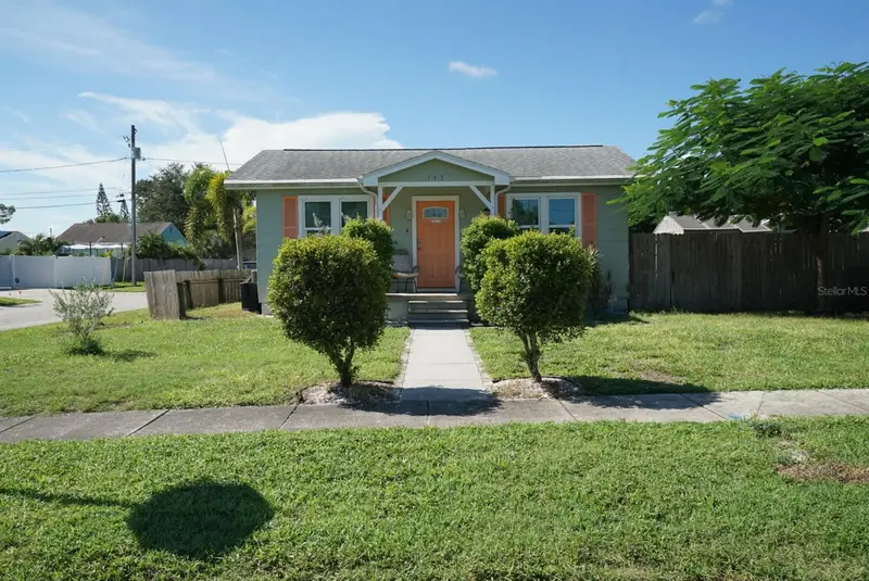 145 Ne Lincoln Cir N, FL