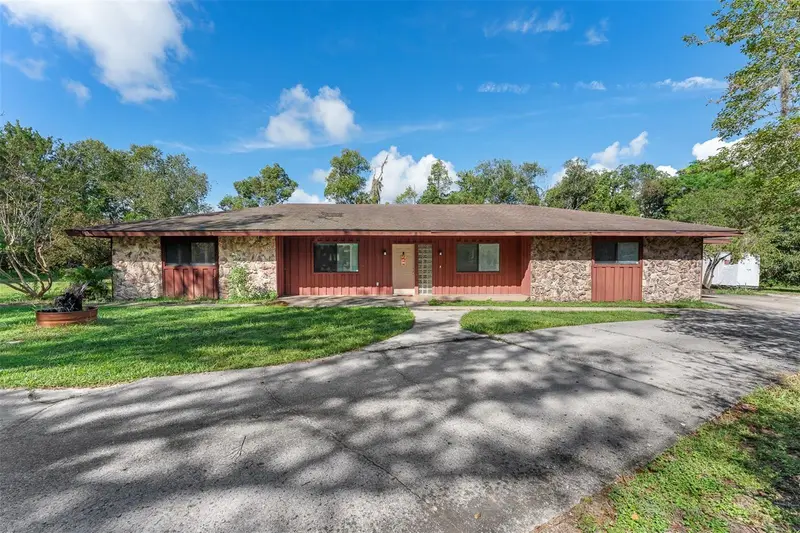 19711 State Road 44, FL