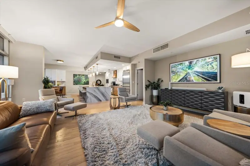 1120 E Kennedy Blvd #319, FL
