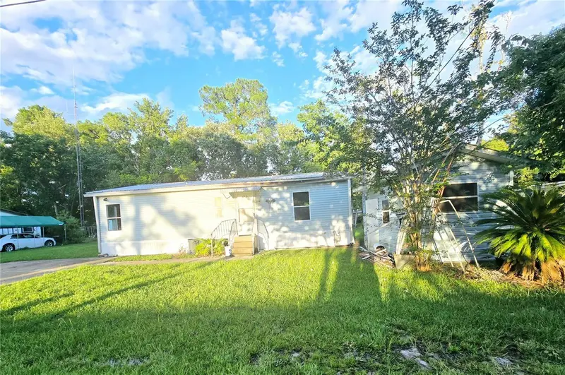 208 Pine Tree Trl, FL