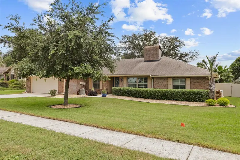 382 Forest Park Cir, FL