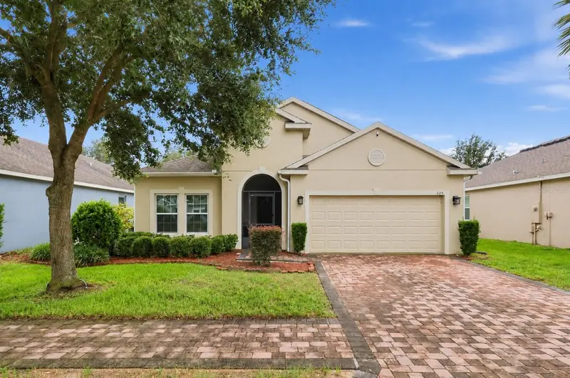 225 Lakeshore Dr, FL