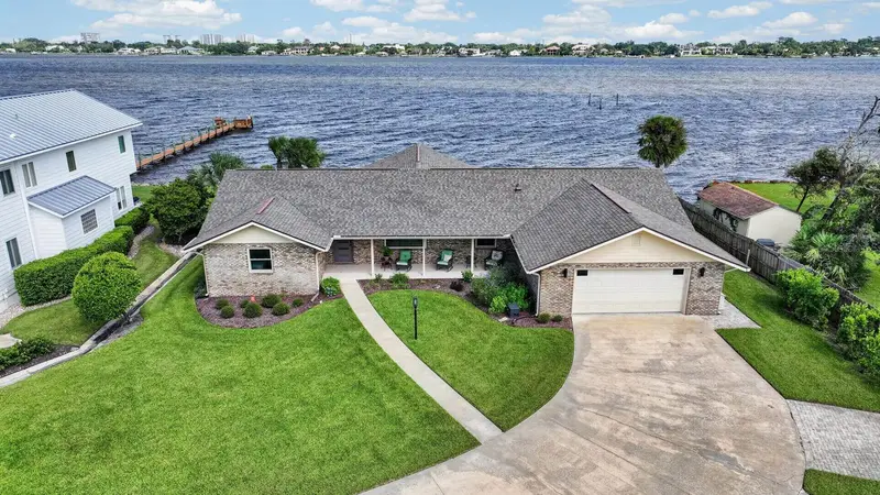 22 Emerald Cir, FL
