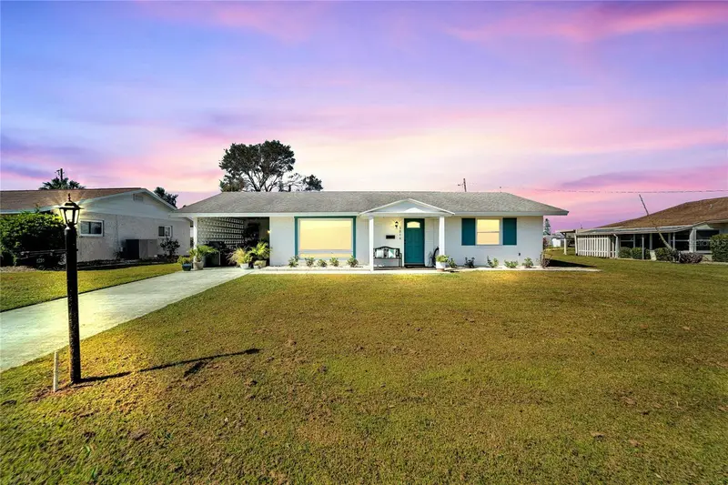 1216 Hacienda Dr, FL