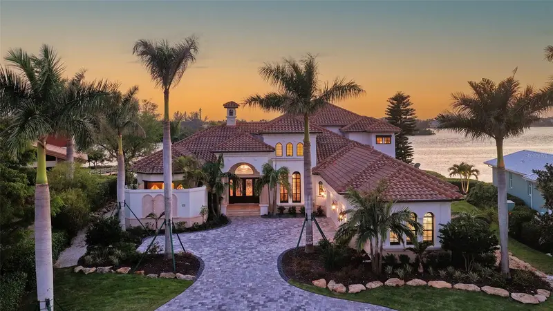 275 Lookout Point Dr, FL
