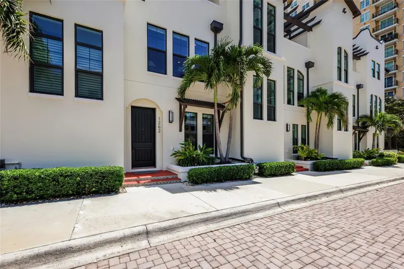 1262 May Ln, FL