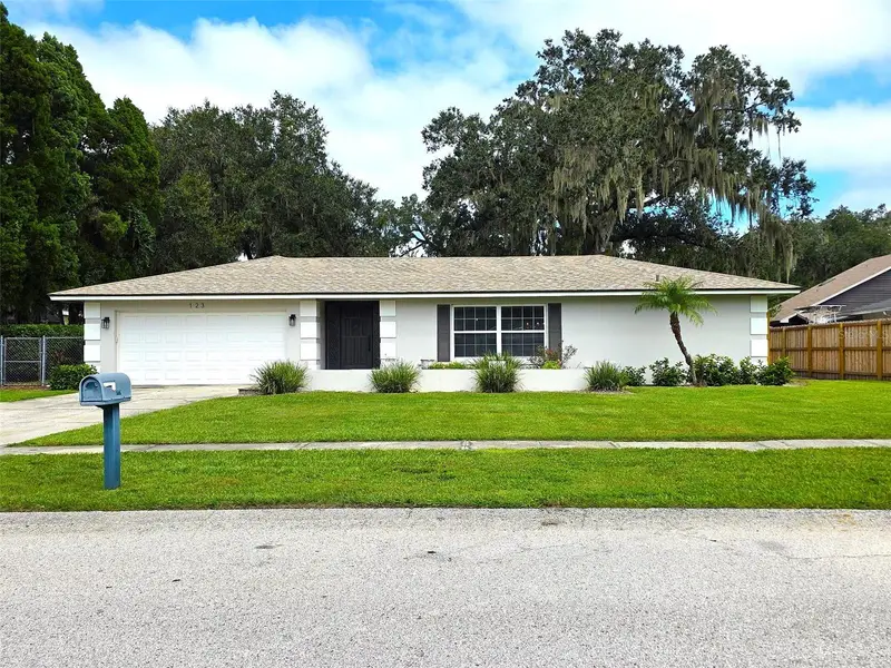 123 Elm Sq S, FL