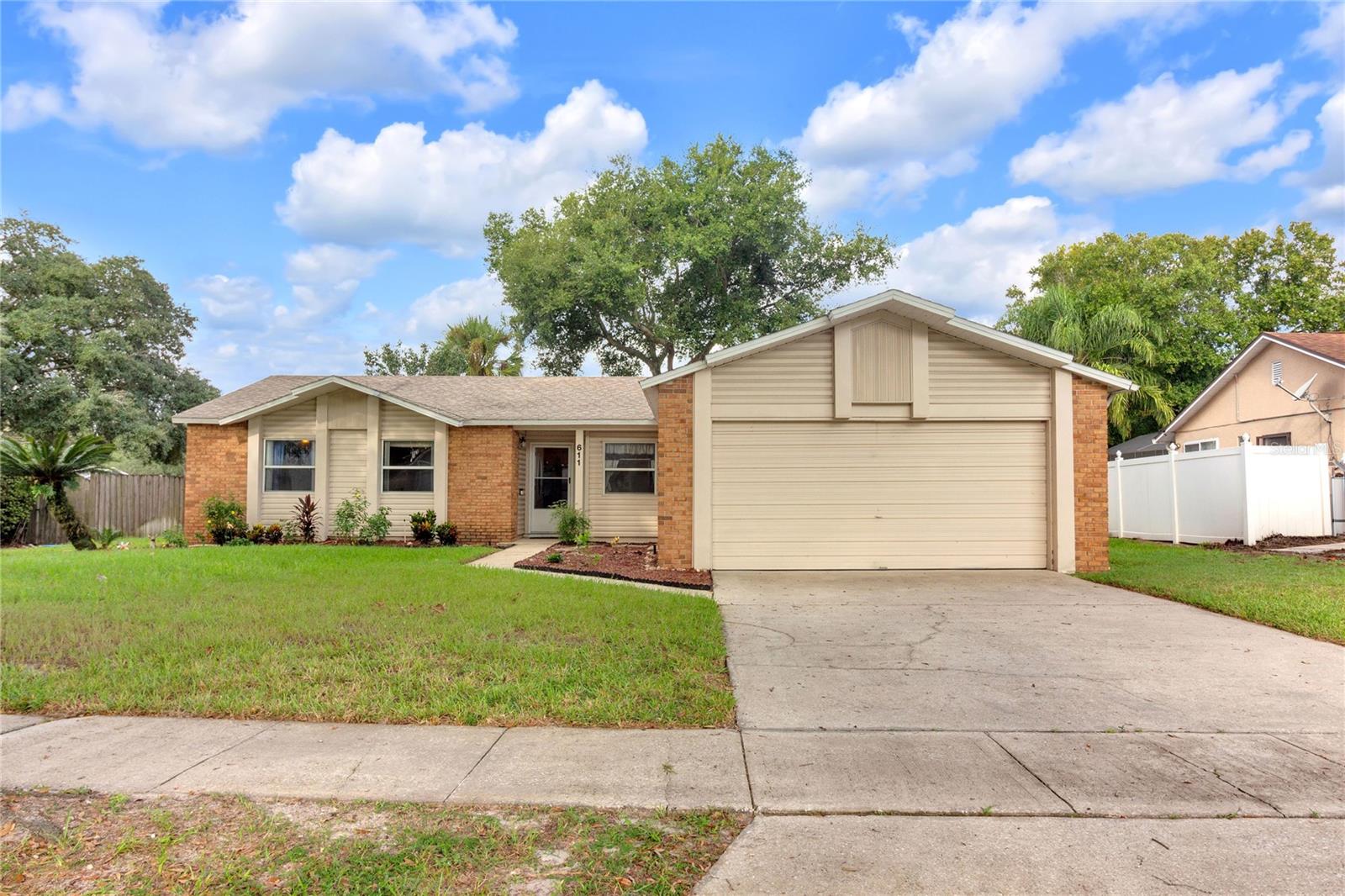 611 Sherwood Oaks Cir, FL