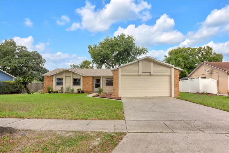 611 Sherwood Oaks Cir, FL