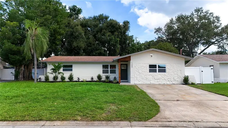 1255 E Lazy Lake Rd, FL