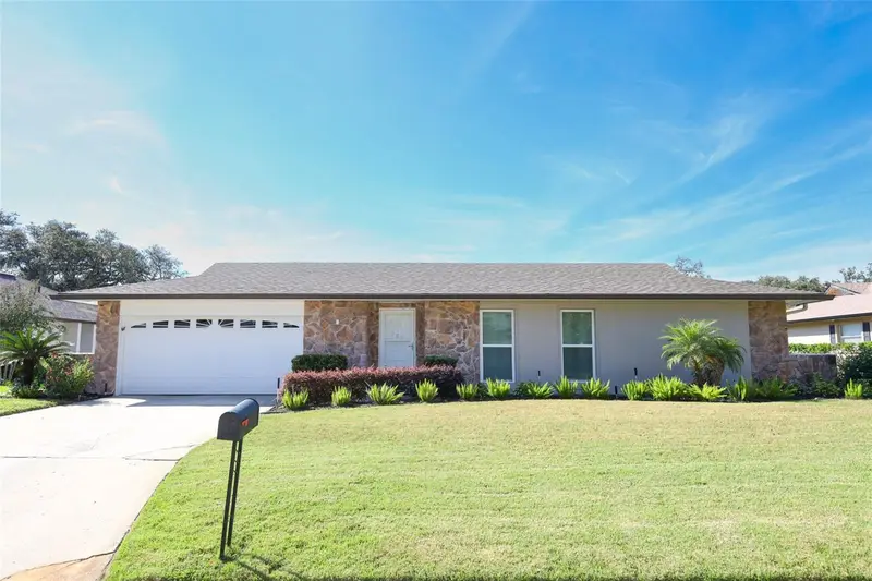 205 W Cumberland Cir, FL