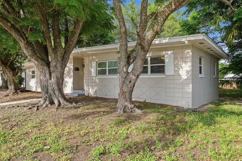 2213 N Hiawassee Rd, FL