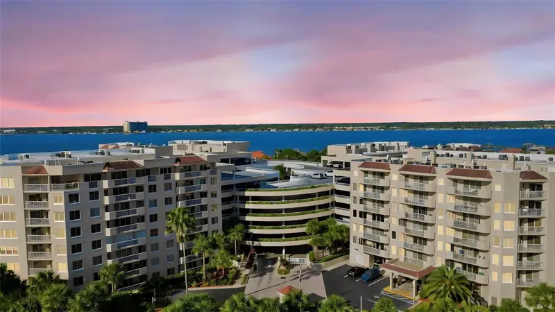 3 Oceans West Blvd #7d7, FL
