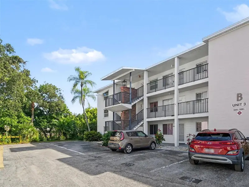 5855 Palm Ln #B21, FL