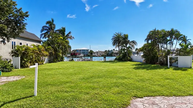 41 N Pine Cir, FL