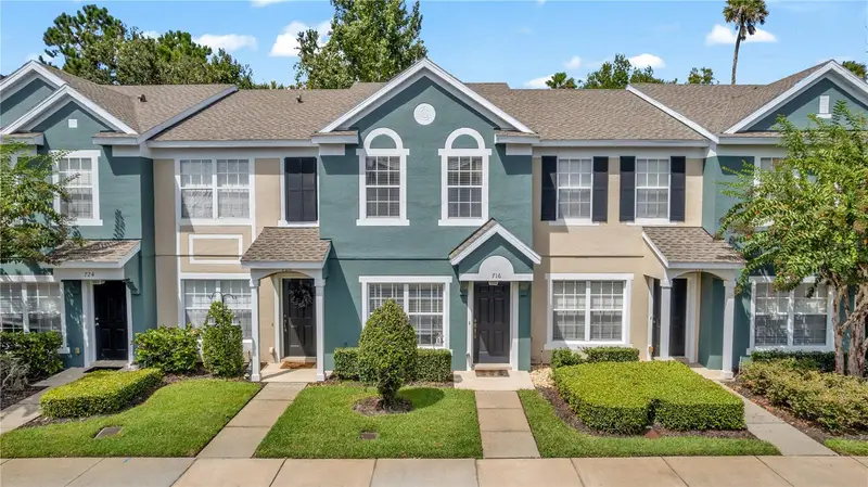 716 Shropshire Loop, FL