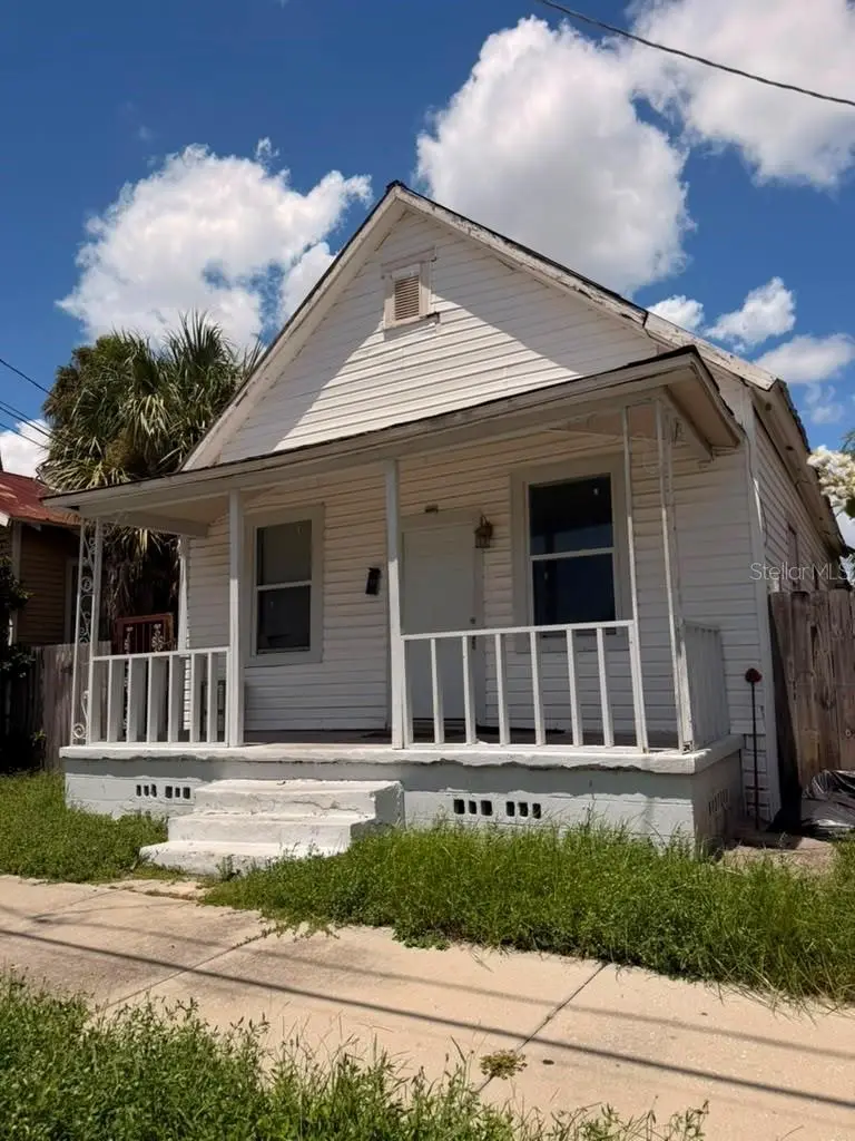 2323 W Chestnut St, FL