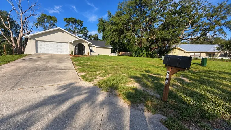 8089 Wooden Dr, FL