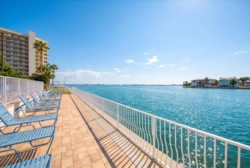 6025 Shore Blvd S #107, FL