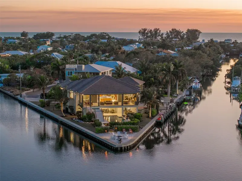242 Oak Ave, FL