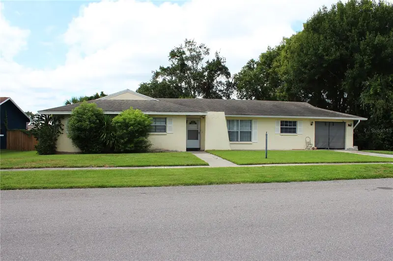 6123 Christina Dr E, FL