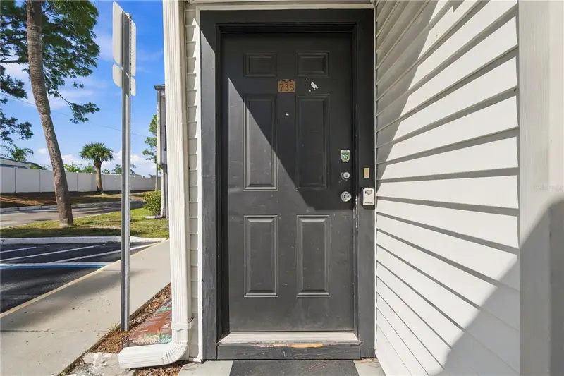 738 Haven Pl, FL