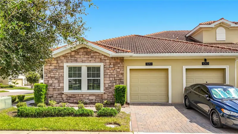 1051 Quaker Ridge Ln, FL
