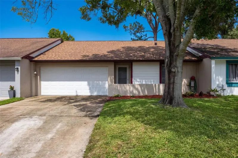 102 Oakridge Ct, FL